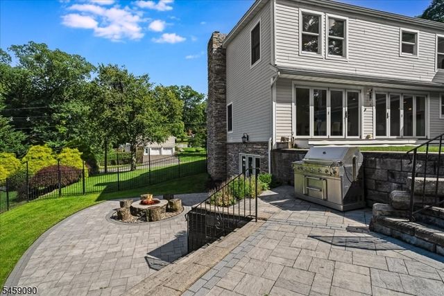 75 Evergreen Dr, North Caldwell Boro, NJ 07006