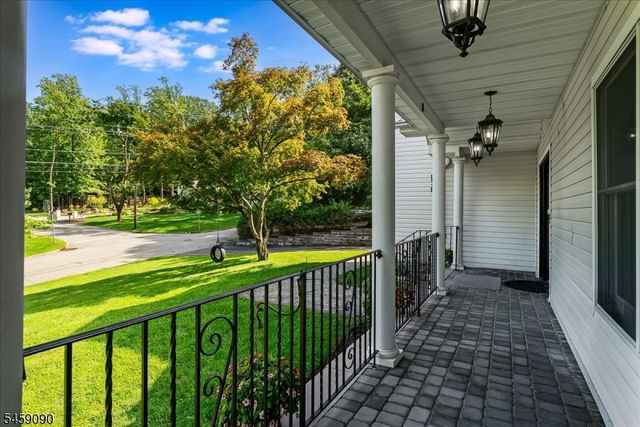 75 Evergreen Dr, North Caldwell Boro, NJ 07006