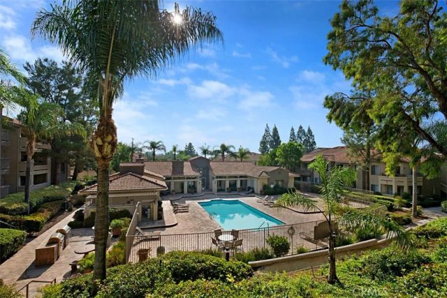 1965 Las Colinas Circle 205, Corona, CA 92879