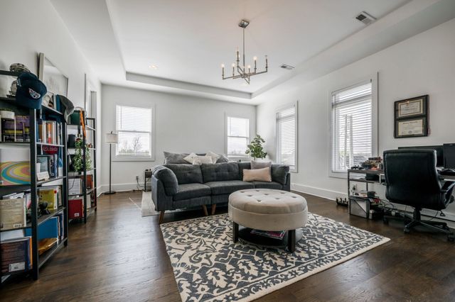 1029 Cheatham Pl, Nashville, TN 37208