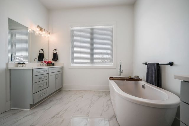 1029 Cheatham Pl, Nashville, TN 37208