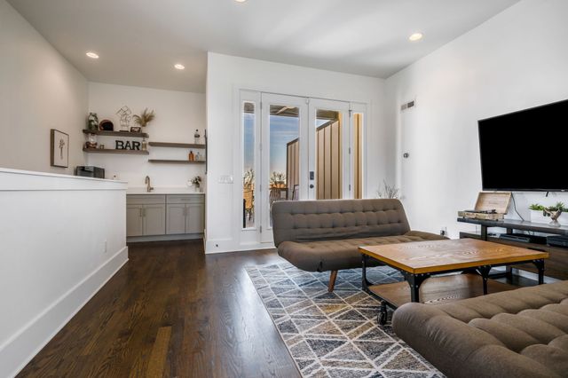 1029 Cheatham Pl, Nashville, TN 37208