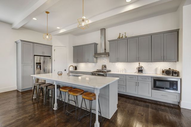 1029 Cheatham Pl, Nashville, TN 37208