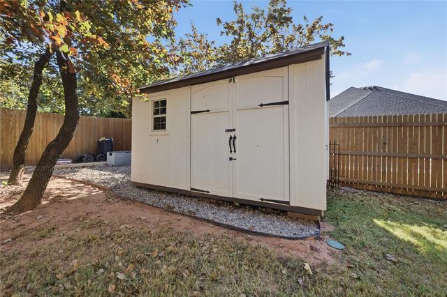 8708 Snow Court, Edmond, OK 73007