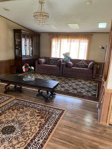 10 Dartmouth Court, Loch Sheldrake, NY 12759