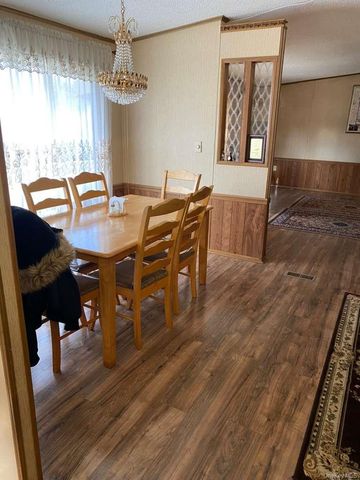 10 Dartmouth Court, Loch Sheldrake, NY 12759