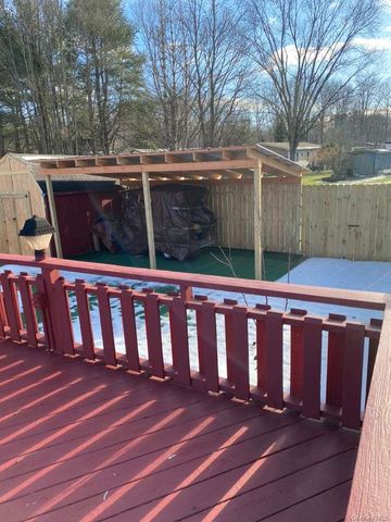 10 Dartmouth Court, Loch Sheldrake, NY 12759