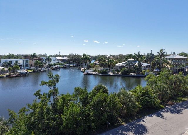 671 AVENIDA DEL NORTE, Sarasota, FL 34242