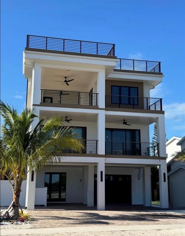 671 AVENIDA DEL NORTE, Sarasota, FL 34242