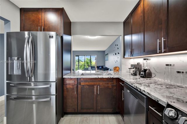 950 Hillcrest Dr 414, Hollywood, FL 33021