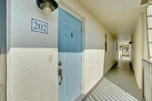 1040 Homewood Boulevard L202, Delray Beach, FL 33445