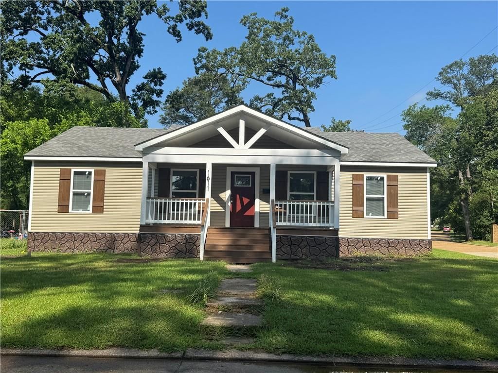 1611 HENRY Street, Pineville, LA 71360
