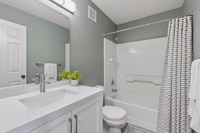 11025 Oak Grove Circle C, Woodbury, MN 55129