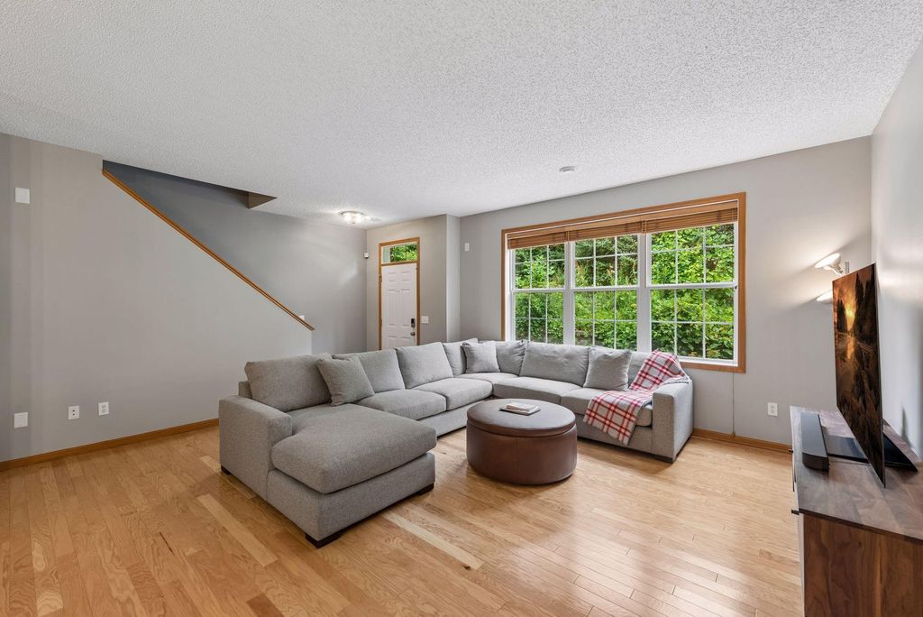 11025 Oak Grove Circle C, Woodbury, MN 55129