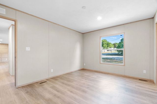 1121 Pawnee Trail, Granbury, TX 76048