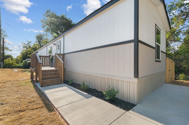 1121 Pawnee Trail, Granbury, TX 76048