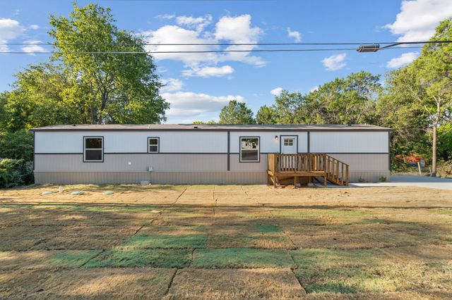 1121 Pawnee Trail, Granbury, TX 76048
