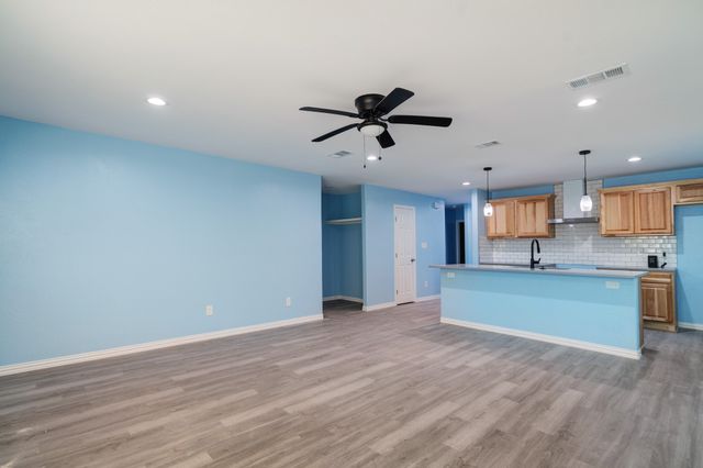 610 W Austin Street, Paris, TX 75460