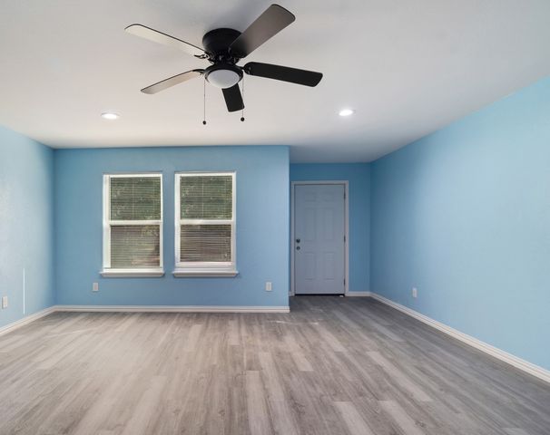 610 W Austin Street, Paris, TX 75460