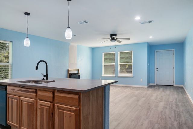 610 W Austin Street, Paris, TX 75460