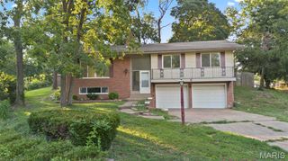 5 High Forest Dr, Belleville, IL 62226