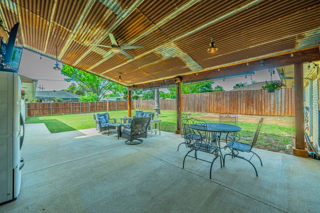 210 Bexar Drive, Highland Village, TX 75077