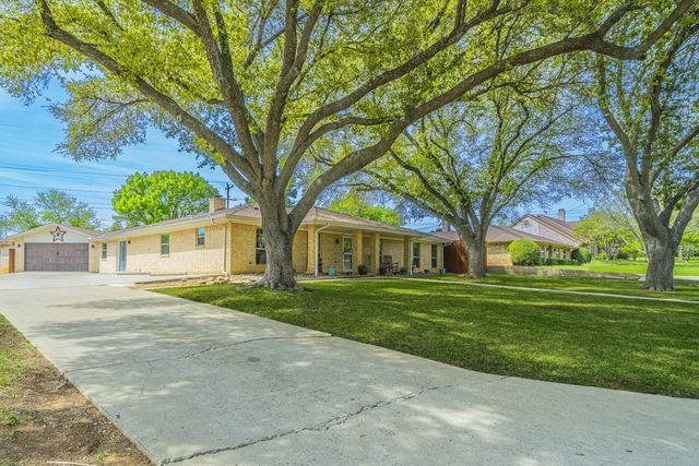 210 Bexar Drive, Highland Village, TX 75077