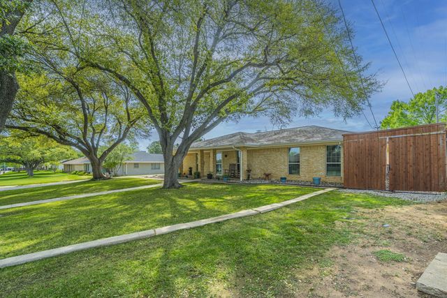 210 Bexar Drive, Highland Village, TX 75077