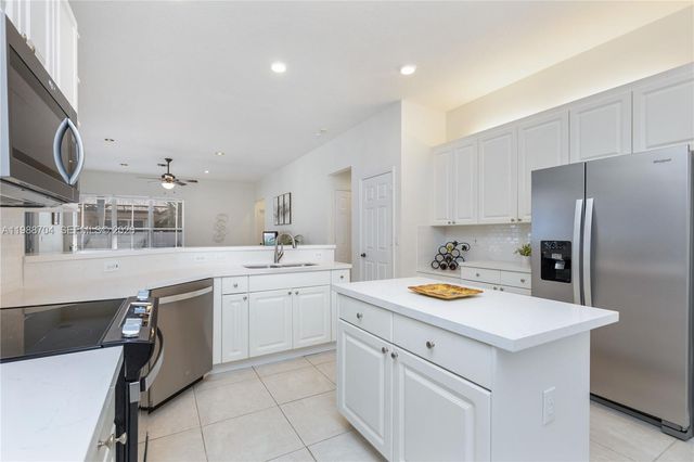 15966 SW 3rd St, Pembroke Pines, FL 33027