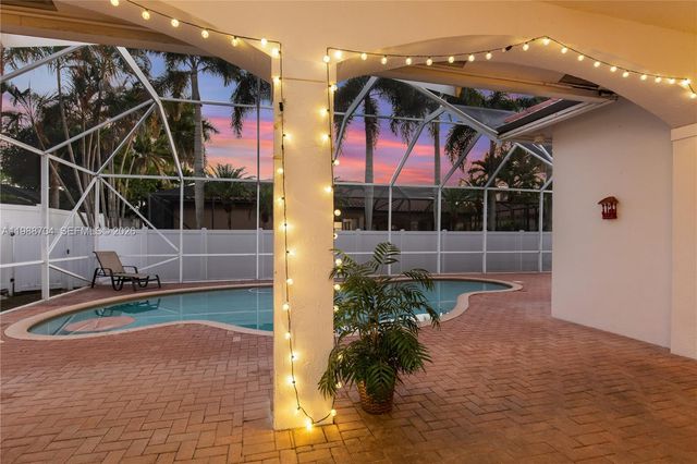 15966 SW 3rd St, Pembroke Pines, FL 33027