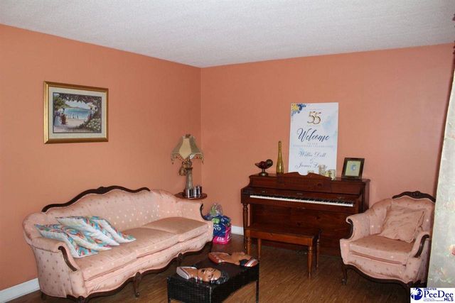 1407 Aaron Cir., Florence, SC 29506