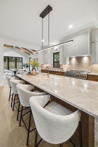 1212 Candlelight Lane, Houston, TX 77018