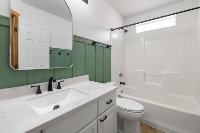 7813 E Oakmount St, Wichita, KS 67226