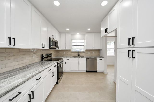 3206 Woodstone Drive, Baytown, TX 77521