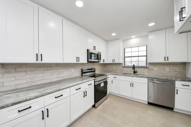 3206 Woodstone Drive, Baytown, TX 77521