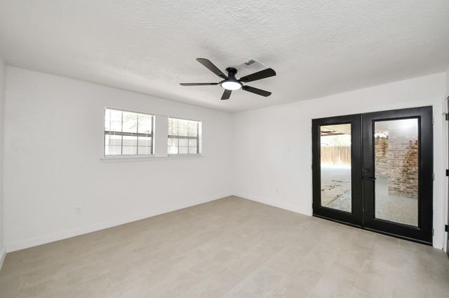 3206 Woodstone Drive, Baytown, TX 77521