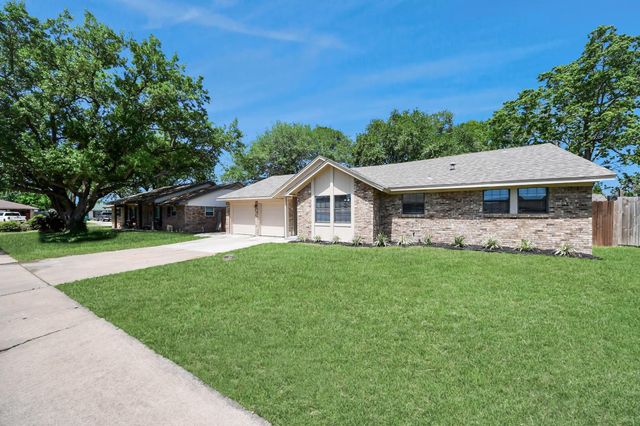 3206 Woodstone Drive, Baytown, TX 77521