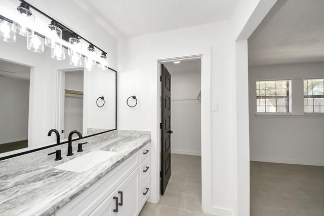 3206 Woodstone Drive, Baytown, TX 77521