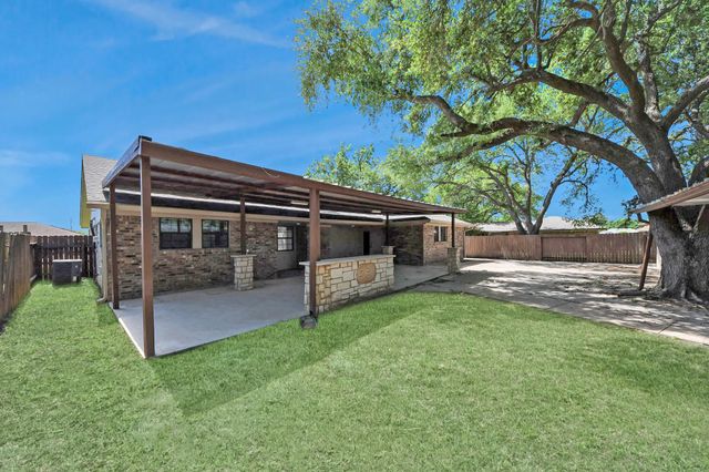 3206 Woodstone Drive, Baytown, TX 77521