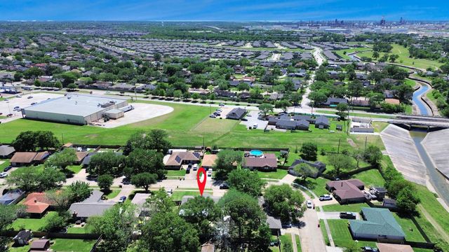 3206 Woodstone Drive, Baytown, TX 77521