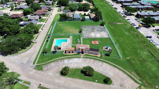 3206 Woodstone Drive, Baytown, TX 77521