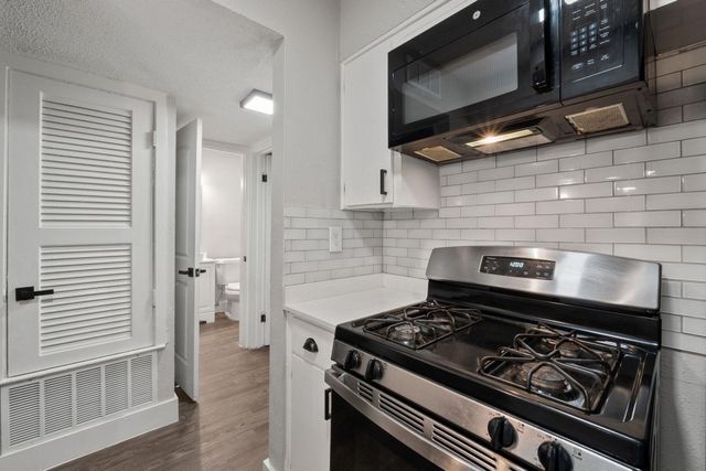 1220 W Anderson LN 106, Austin, TX 78757