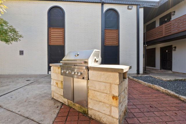 1220 W Anderson LN 106, Austin, TX 78757