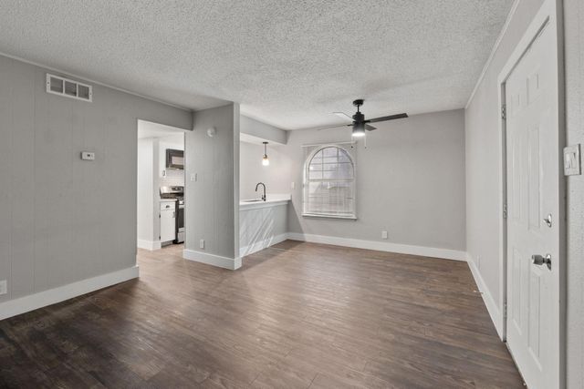 1220 W Anderson LN 106, Austin, TX 78757