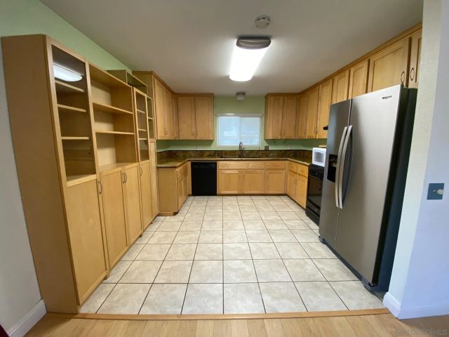 1475 Tarbox St, San Diego, CA 92114