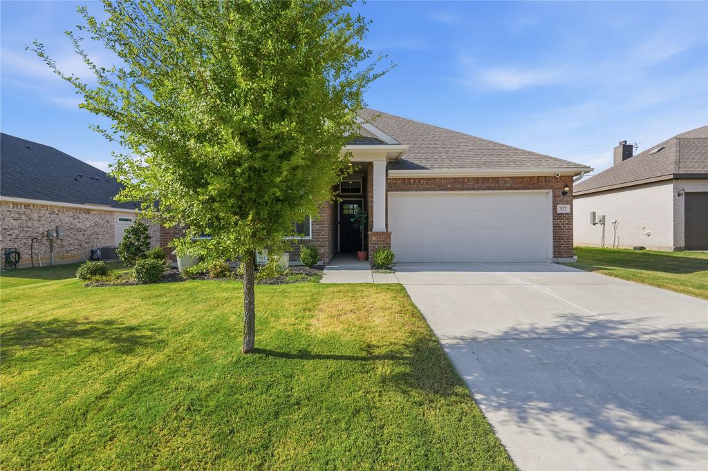 303 Ranch Road, Justin, TX 76247 — exterior