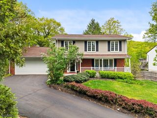 15 Lake Riconda Dr, Ringwood Boro, NJ 07456