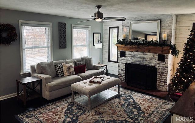 308 Forest Parkway, Manchester, MO 63021