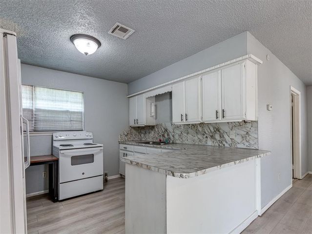 137 N O Avenue, El Reno, OK 73036