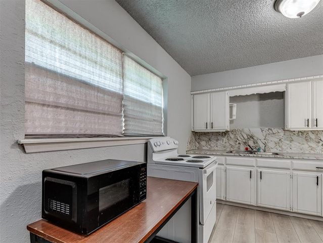 137 N O Avenue, El Reno, OK 73036